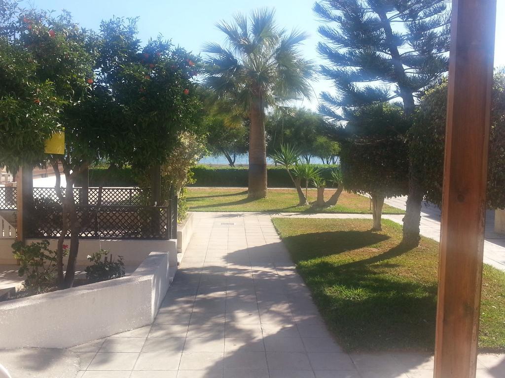 Kermia Beach Apartment Larnaka Zimmer foto