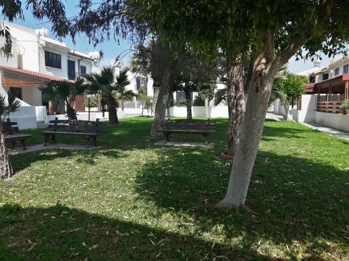 Kermia Beach Apartment Larnaka Exterior foto